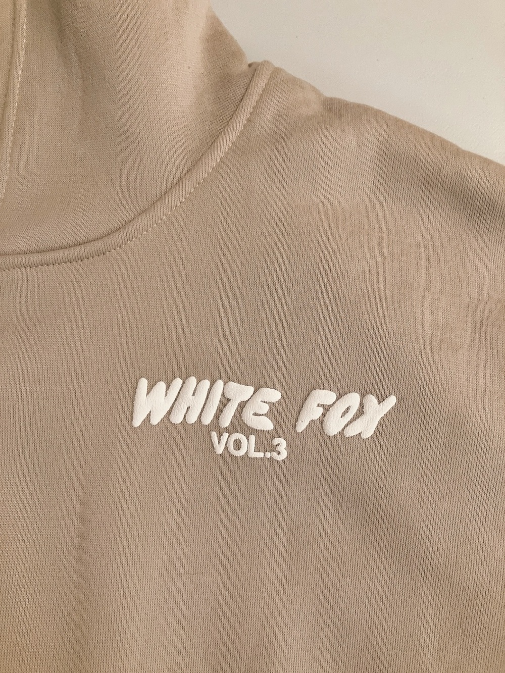 •SOLD•White Fox-Style Beige Hoodie Pullover Sweatshirt Small/Medium•SOLD• - Picture 5 of 10